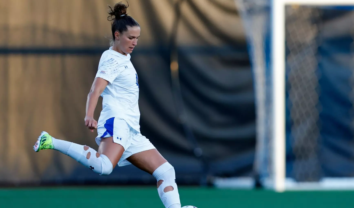 Chiara Pucci sends in a cross