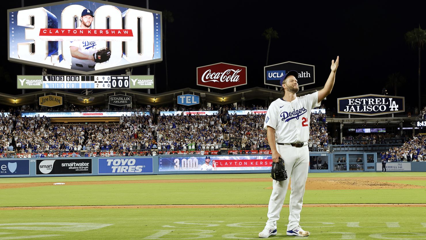 Clayton Kershaw praising fans after achieving 3000th career strikeout