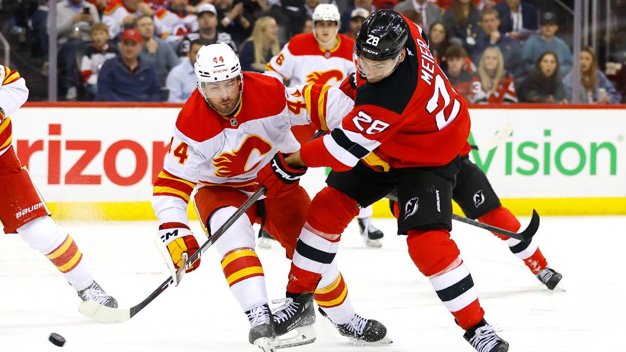 The Devils' playoff hopes take a hit as the Flames rally for four goals in the third period.