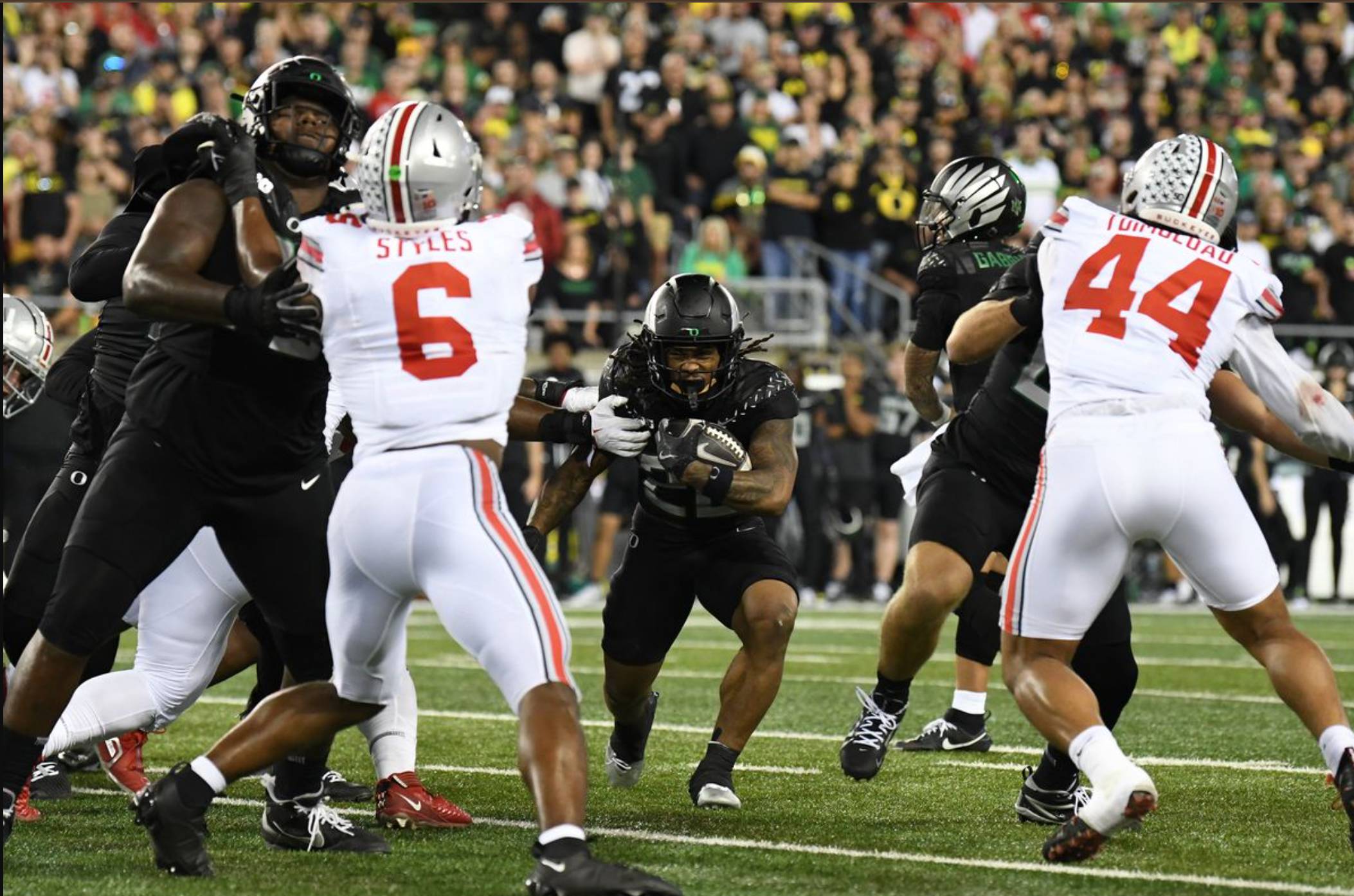 Oregon Ducks player moves into the pocket with the ball