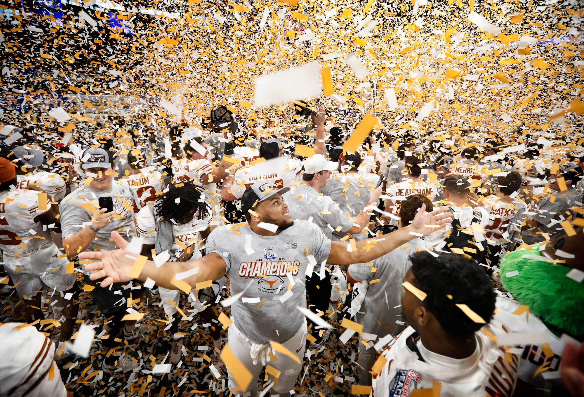 Longhorns' players celebrate their win in the 2025 Peach Bowl.